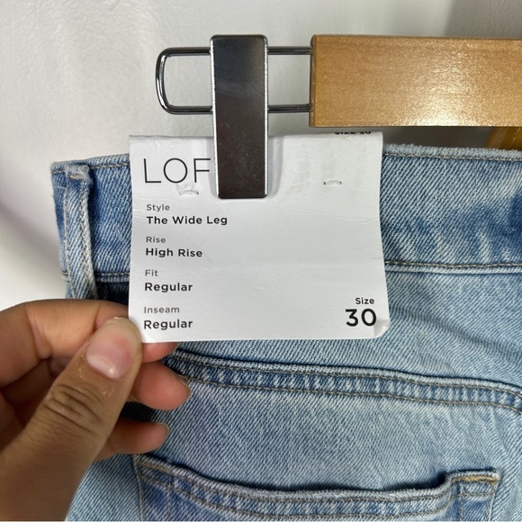 NWT Loft Raw Hem High Rise Wide Leg Light Indigo Wash sz 30 - Picture 6 of 7